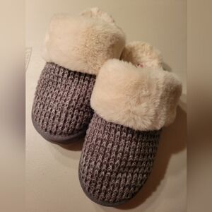 Union Bay Womens Love Faux Fur Sweater Slippers.  Gray   Womens Size 8